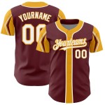 Maglia da baseball Shapes Colors Autentica Personalizzata Borgogna Braccio 3 Bianco-Oro Maglia da baseball Shapes Colors Autentica Personalizzata Borgogna Braccio 3 Bianco-Oro