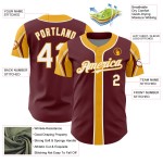 Maglia da baseball Shapes Colors Autentica Personalizzata Borgogna Braccio 3 Bianco-Oro Maglia da baseball Shapes Colors Autentica Personalizzata Borgogna Braccio 3 Bianco-Oro